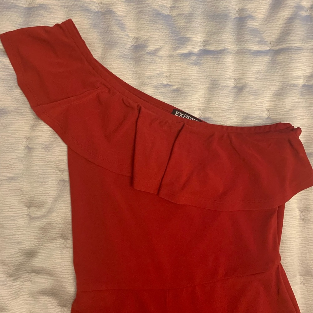 Red One-Shouldered Ruffle Romper - Picture 2 of 3